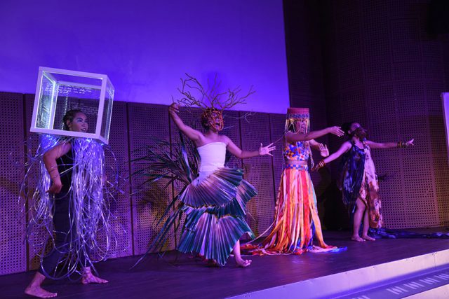 Moro a Fashion Story oleh Kalanari Theatre Movement, Minggu 1 April 2018 Pukul 15:00