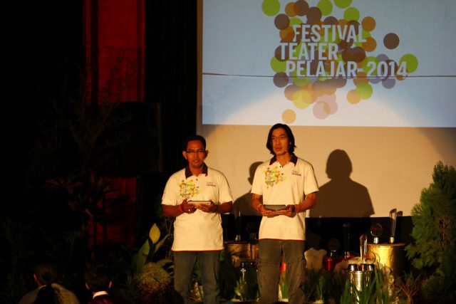 Melodi Sumatera Dalam Angklung (interaktif Angklung) dan Tari Saman oleh IKREASINDO dan Liga Tari UI, Sabtu 15 Maret 2014 Pukul : 15.00