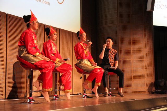 Tari Indang dan Talkshow oleh Kultura Indonesia Star Society (KISS), Minggu 10 November 2013 pukul 15:00