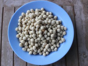 Kecil-Kecil Bikin Nagih: Kacang Telur Khas Makassar