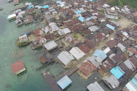 Kepadatan Desa Sawai dilihat dari udara