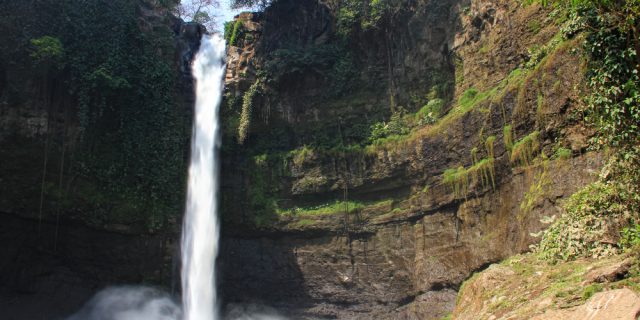 Merasakan Nuansa Kesejukan di Air Terjun Coban Baung