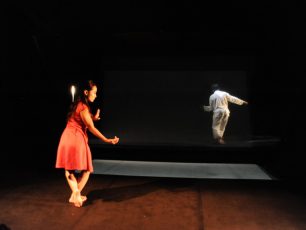 SIMULAKRA ( Pertunjukan Teater Tari Realitas Teleholografis ) oleh Miroto Dance Yogyakarta, Sabtu dan Minggu 18 dan 19 April Pukul : 15.00 dan 19.00