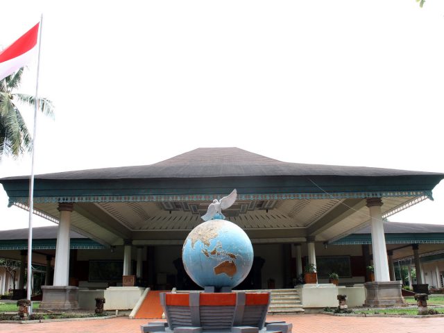 Melihat Sejarah Perangko Indonesia di Museum Perangko