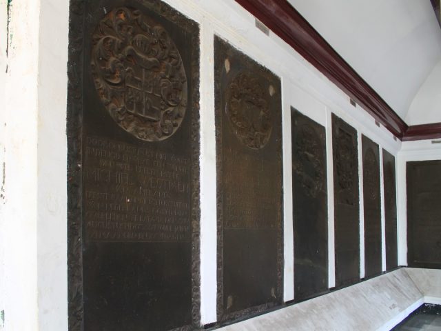 Jejak Makam Peninggalan Belanda di Museum Taman Prasasti