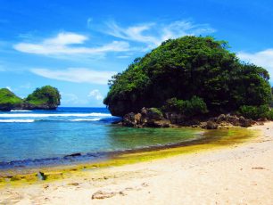 Pantai Goa Cina, Pesona Alami Nan Eksotis di Malang Selatan
