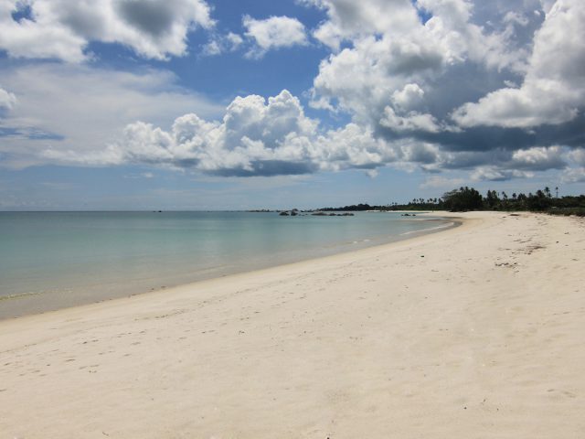 Memandangi Laut Lepas di Pantai Mabai