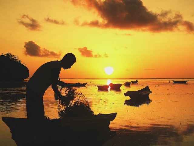 Memburu Ombak di Pantai Nemberala, Rote