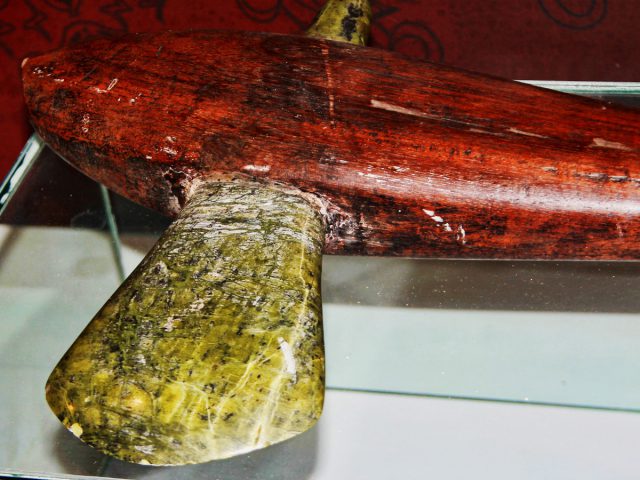 Kapak Batu Papua, Senjata Tradisional yang Lahir dari Alam