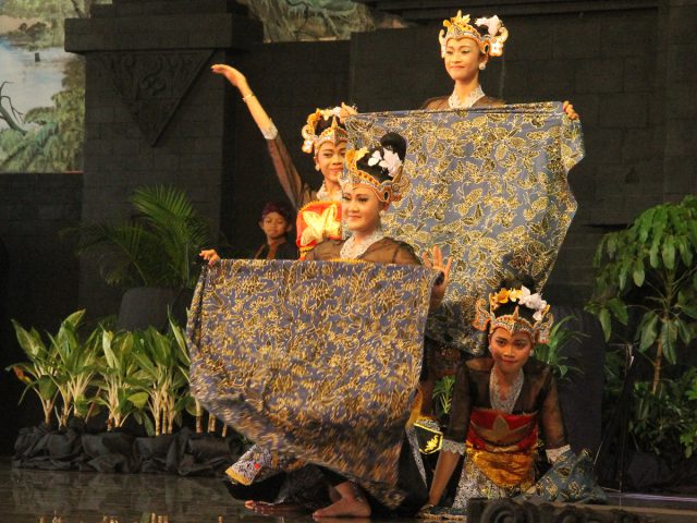 Pesona Tari Batik Pace dari Pacitan