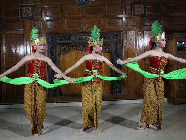 Tari Gambyong Menonjolkan Keluwesan dan Keanggunan