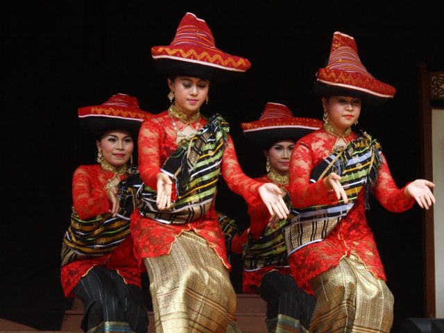 Tari Piso Surit: Pesona Tarian Penyambutan Khas Batak Karo