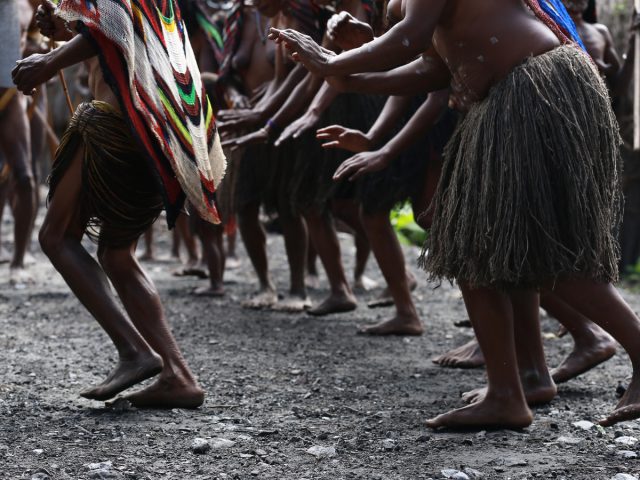 Pancaran Keramahan Suku Dani dalam Tarian Selamat Datang
