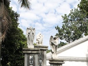 Jejak Makam Peninggalan Belanda di Museum Taman Prasasti