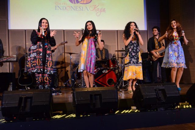 Kisah Sang Dewi dan Dara Jana Oleh Titi DJ dan Dara Jana, Jumat 09 Oktober 2015 Pukul 19:00