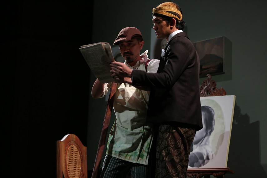 Bunga Penutup Abad, sebuah pementasan teater yang diadaptasi dari novel Bumi Manusia dan Anak Semua Bangsa karya Pramoedya Ananta Toer