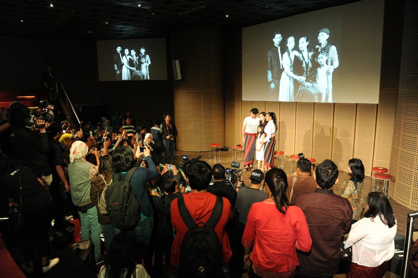 Antusias media dalam konferensi pers Bunga Penutup Abad di Galeri Indonesia Kaya