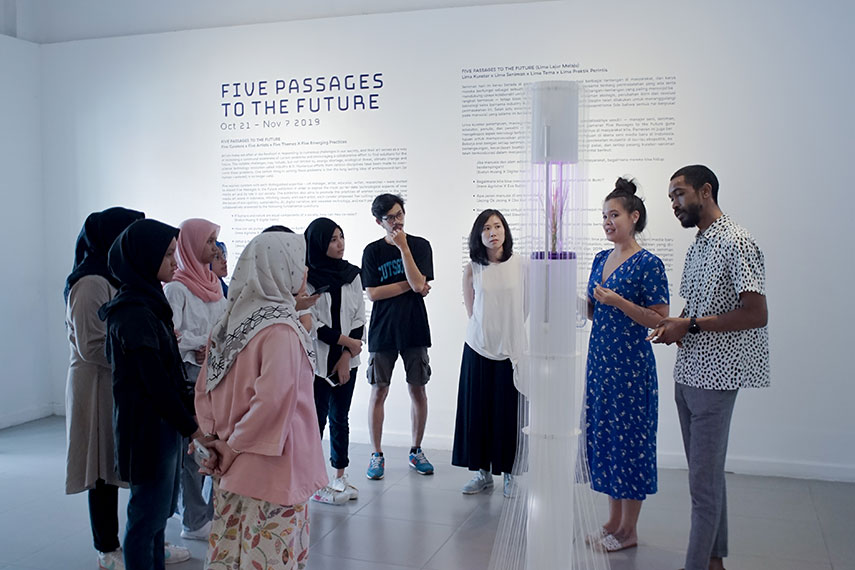 Pameran seni media baru dari seniman Indonesia dan internasional