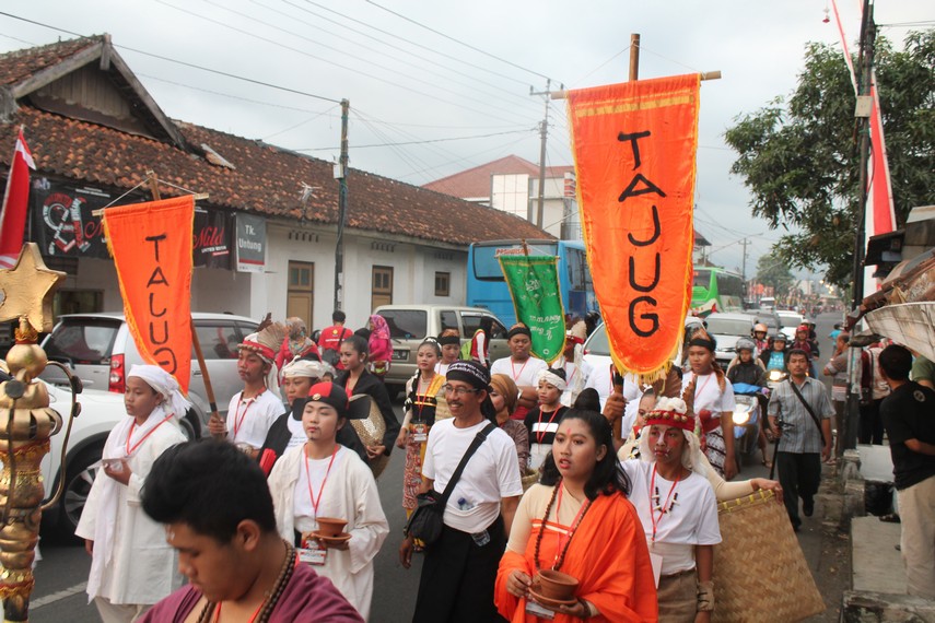 Kontingen dari kabupaten Kudus dalam Parade Seni Budaya Hari Jadi Propinsi Jawa Tengah tahun 2015