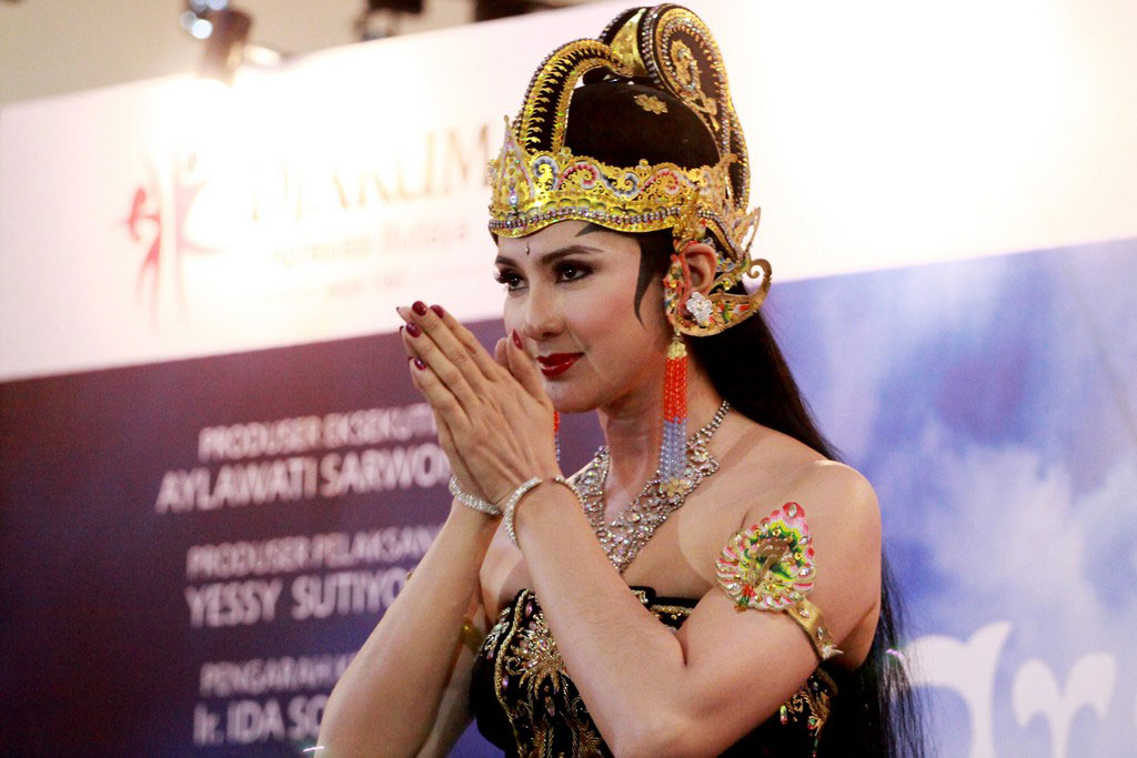 Maudy Koesnaedi belajar tembang Jawa untuk tampil di Arjuna Galau