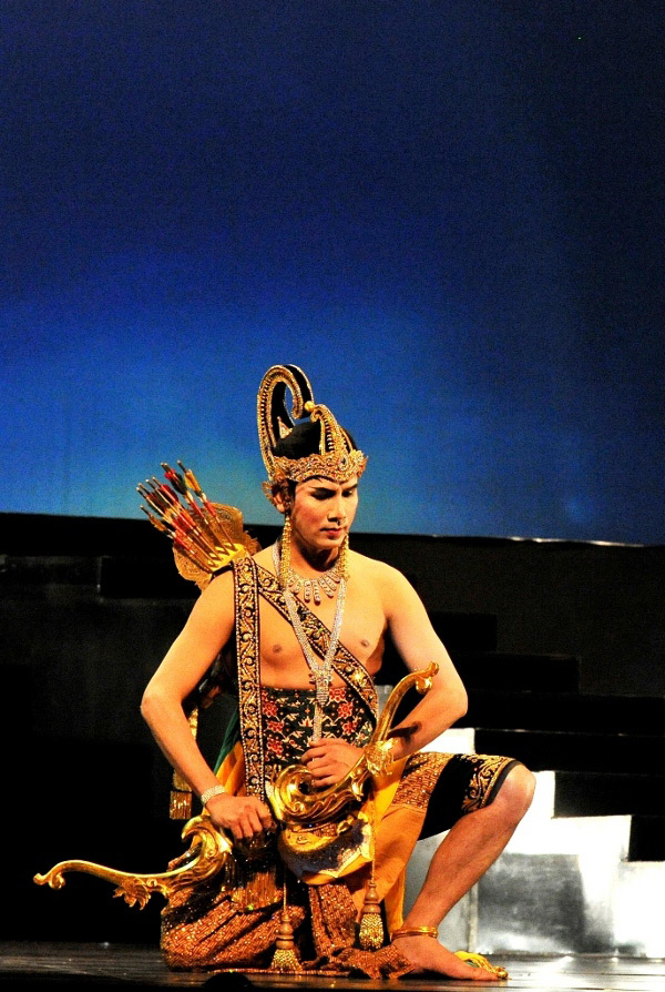 Raden Arjuna diperankan oleh Ali Marsudi