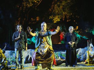 Bakdan Ning Sala Nonton Opera Ramayana “Gua Kiskenda”