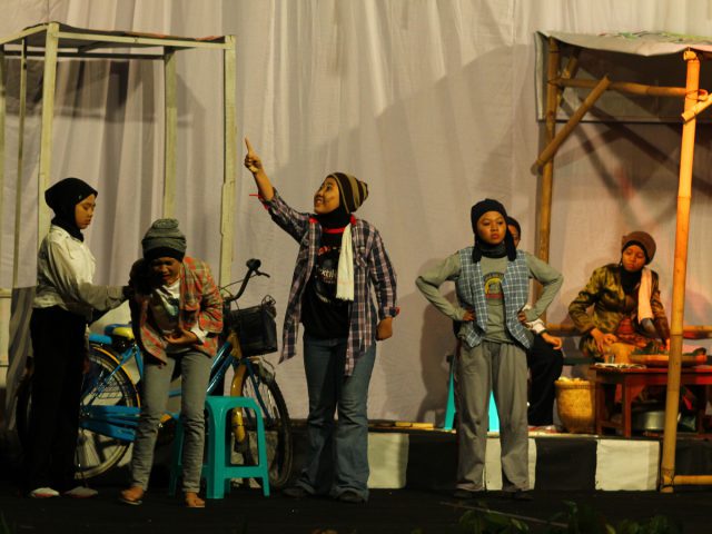 Festival Teater Pelajar 2014 : Wahana Kreativitas Dan Pengembangan Karakter Bagi Pelajar