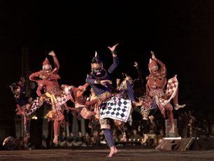 Opera Bakdan Neng Sala Nonton Ramayana Dalam Lakon “Sinta Obong”