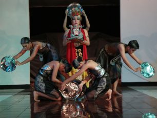 Opera Tari Swargaloka Mempersembahkan Pertunjukan Berjudul Ref (Using) Karya : Bathara Saverigadi Dewandoro