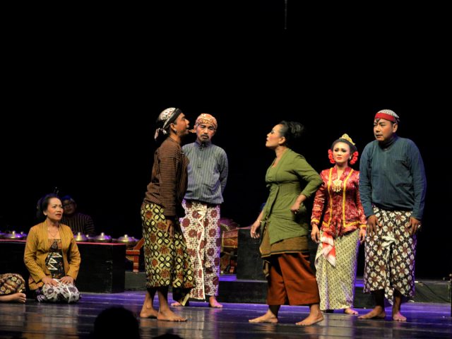 Pementasan Kethoprak Conthong Yogyakarta Berjudul Raja Sedina