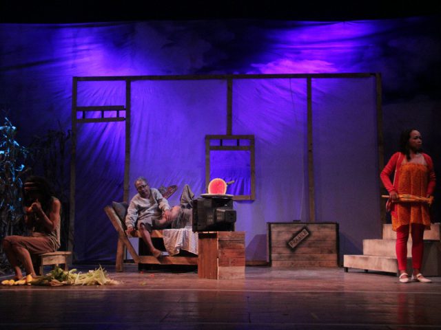 Teater Kembali Satu (K_1) mempersembahkan pertunjukan berjudul “Rumah yang Dikuburkan”