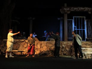 Teater Lingkar Pentaskan Naskah Juru Kunci