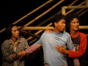 Teater Saotesh IAIN Kudus Mempersembahkan Lakon Berjudul Orang Madak