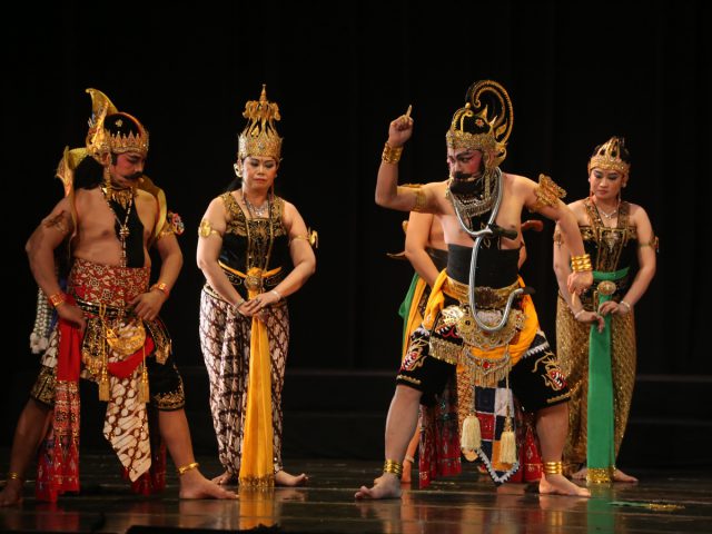 Wayang Orang LPP RRI Surakarta Mempersembahkan Banowati Janji (Remong Batik)