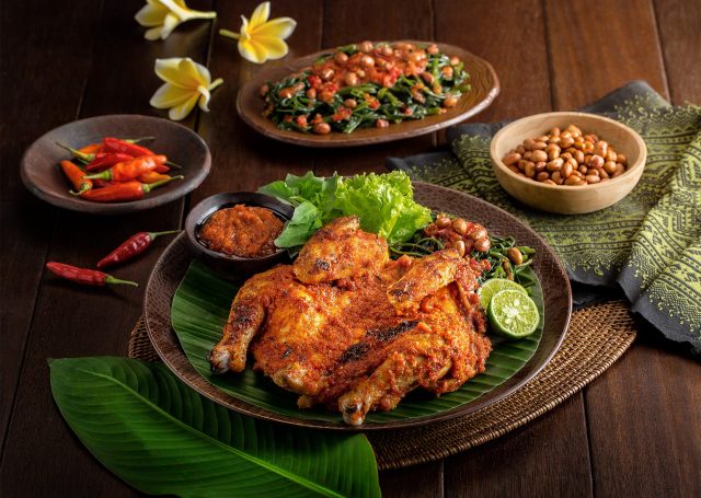 Belajar Resep Perdamaian dari Sajian Ayam Taliwang