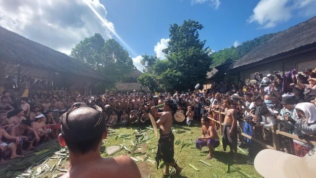 Kiprah Muda-mudi Desa Tenganan untuk Jaga Tradisi Bali Aga