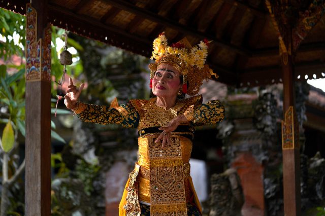 Ni Ketut Arini: Tujuh Dekade Menjaga Pakem Tari Legong Bali