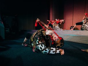“Lintas Generasi Tari Topeng Losari” oleh Sanggar Purwa Kencana Nani Losari, 09 May 2026